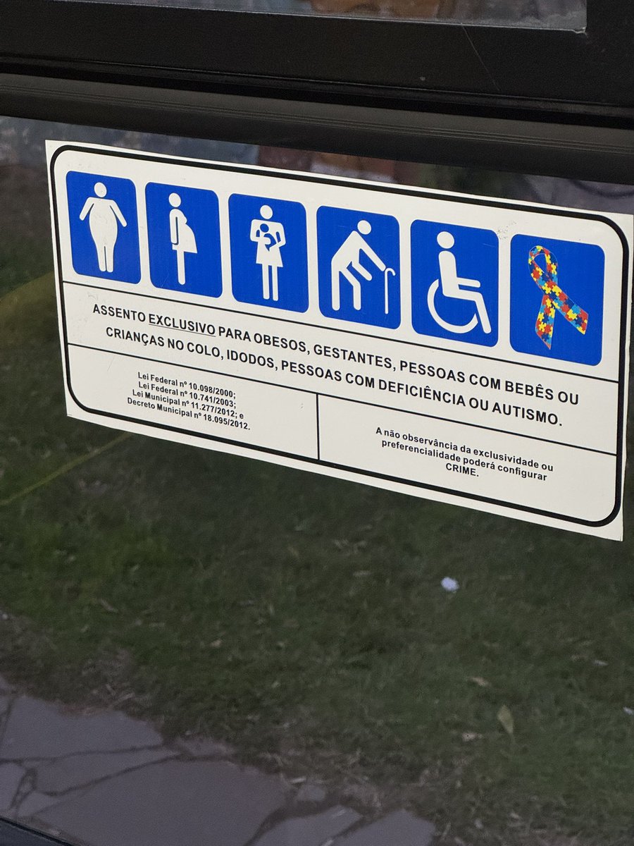 haseluv's tweet photo. pobre observadora final boss 
descobri que as placa dos assentos preferenciais do ônibus estão TODAS escritas erradas https://t.co/c59bjyQ79Z