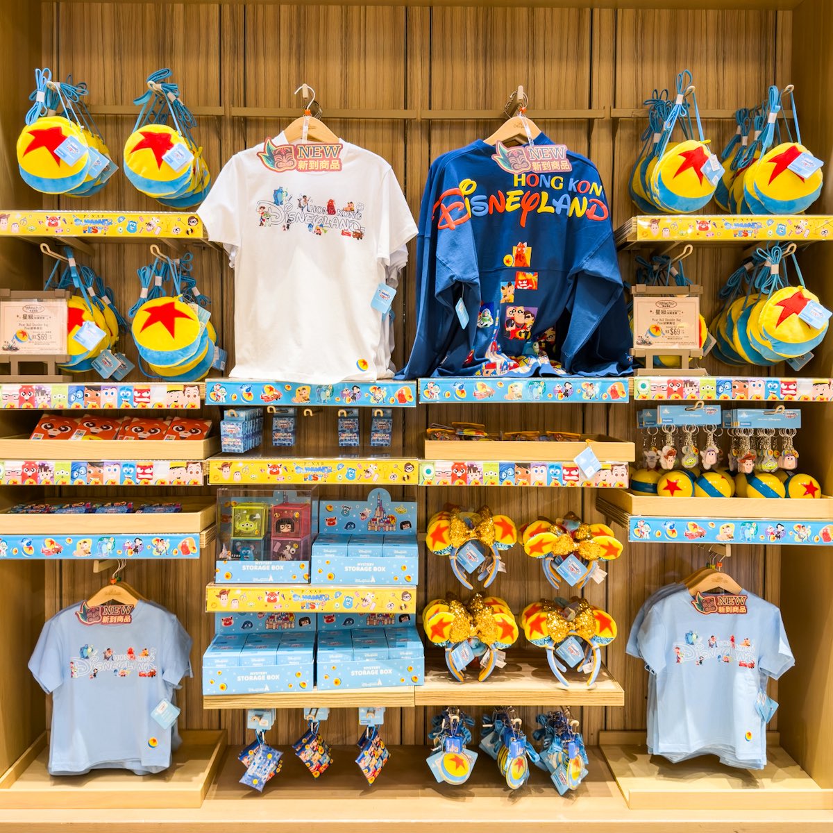 MezzoMikiD's tweet photo. #香港ディズニーランド
「ピクサー・サマー・フェス」
ピクサーボールもデザインされたカラフルかわいいグッズが新発売☆
#hkdisneyland
#PixarSummerFest #pr https://t.co/ptJhrpoFyn