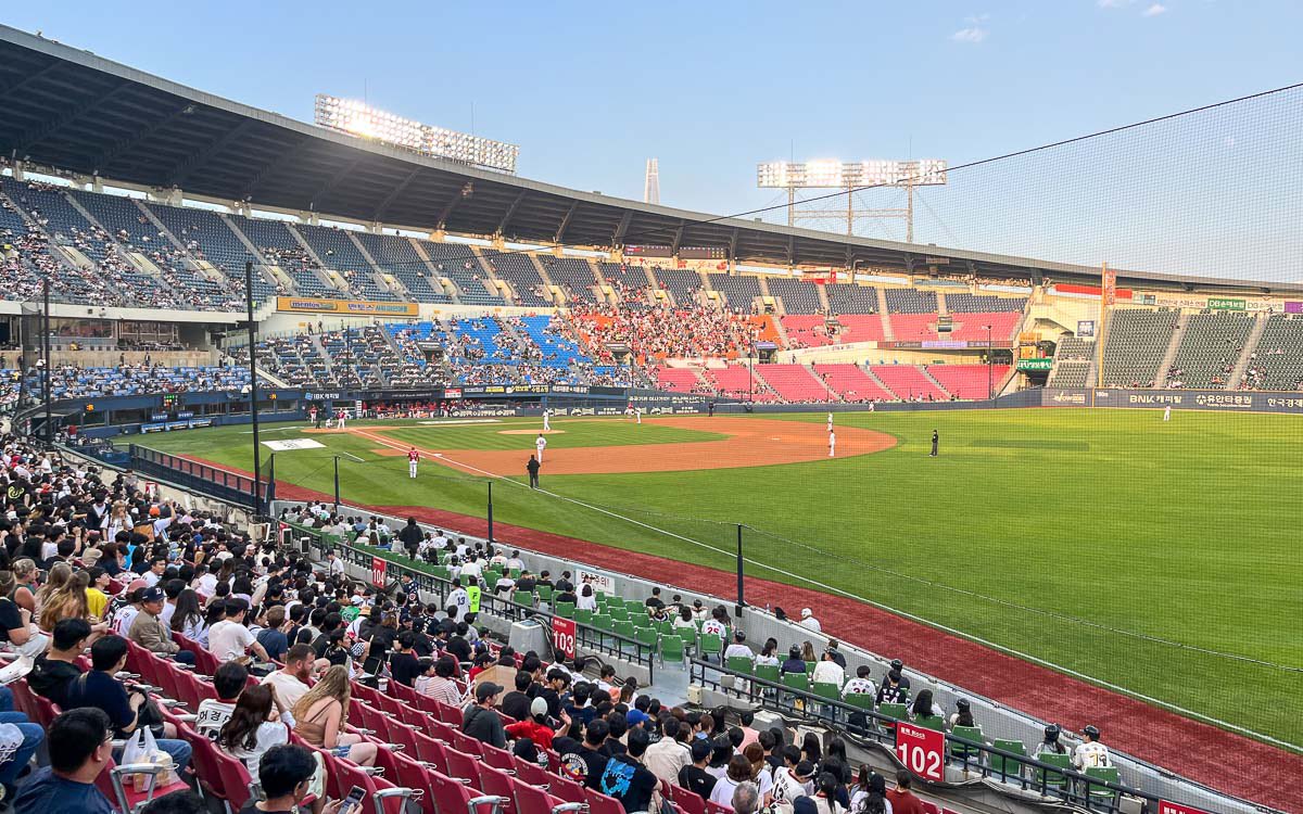 moonandenhypen's tweet photo. According to BELIFTLAB, JUNGWON and SUNGHOON were officially invited to serve as the ceremonial first pitcher and batter for the weekend home game between the LG Twins and the Lotte Giants, which will be held at Jamsil Baseball Stadium on Jun 14.

SUNGHOON will take the mound to deliver a powerful pitch, while JUNGWON will step up to the plate to take the first swing.