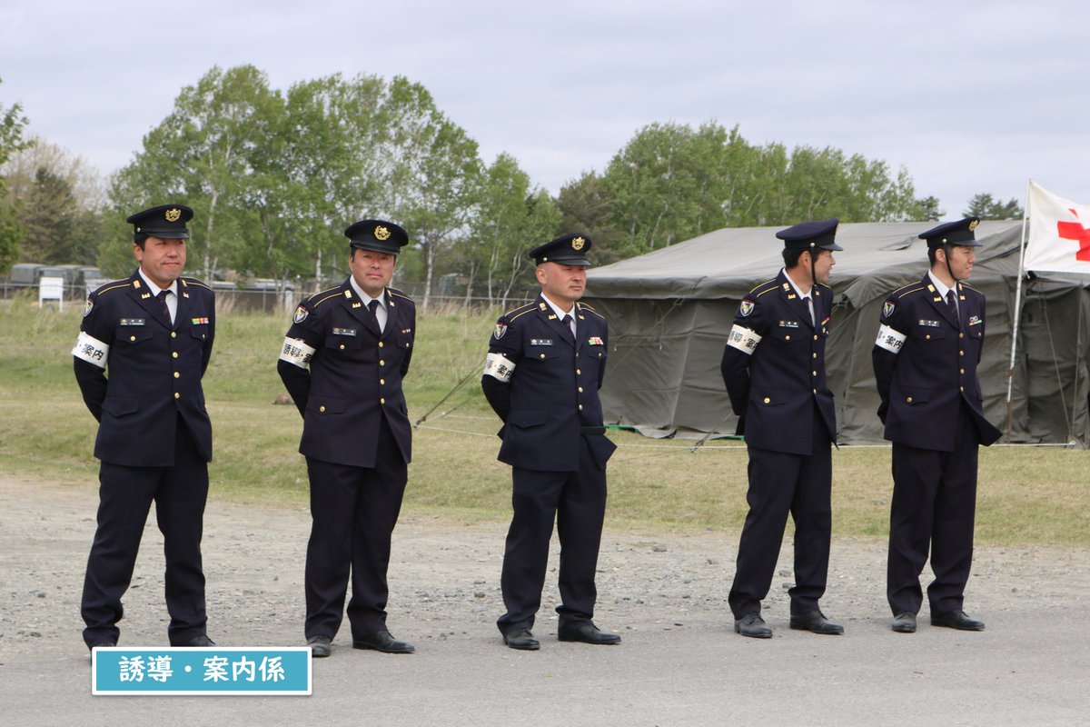 JGSDF_7EBn_pr's tweet photo. 【駐屯地創立記念行事②】
第７施設大隊 の隊員は、東千歳駐屯地創立記念において、式典参加や観閲行進のほか、アナウンス、受付、交通統制、警備、誘導係、会食支援等の職務に従事し、多くの隊員がそれぞれの持ち場で活躍していました(^_^)v

#陸上自衛隊
#第７師団
#第７施設大隊 https://t.co/NjV8yFYZ4n