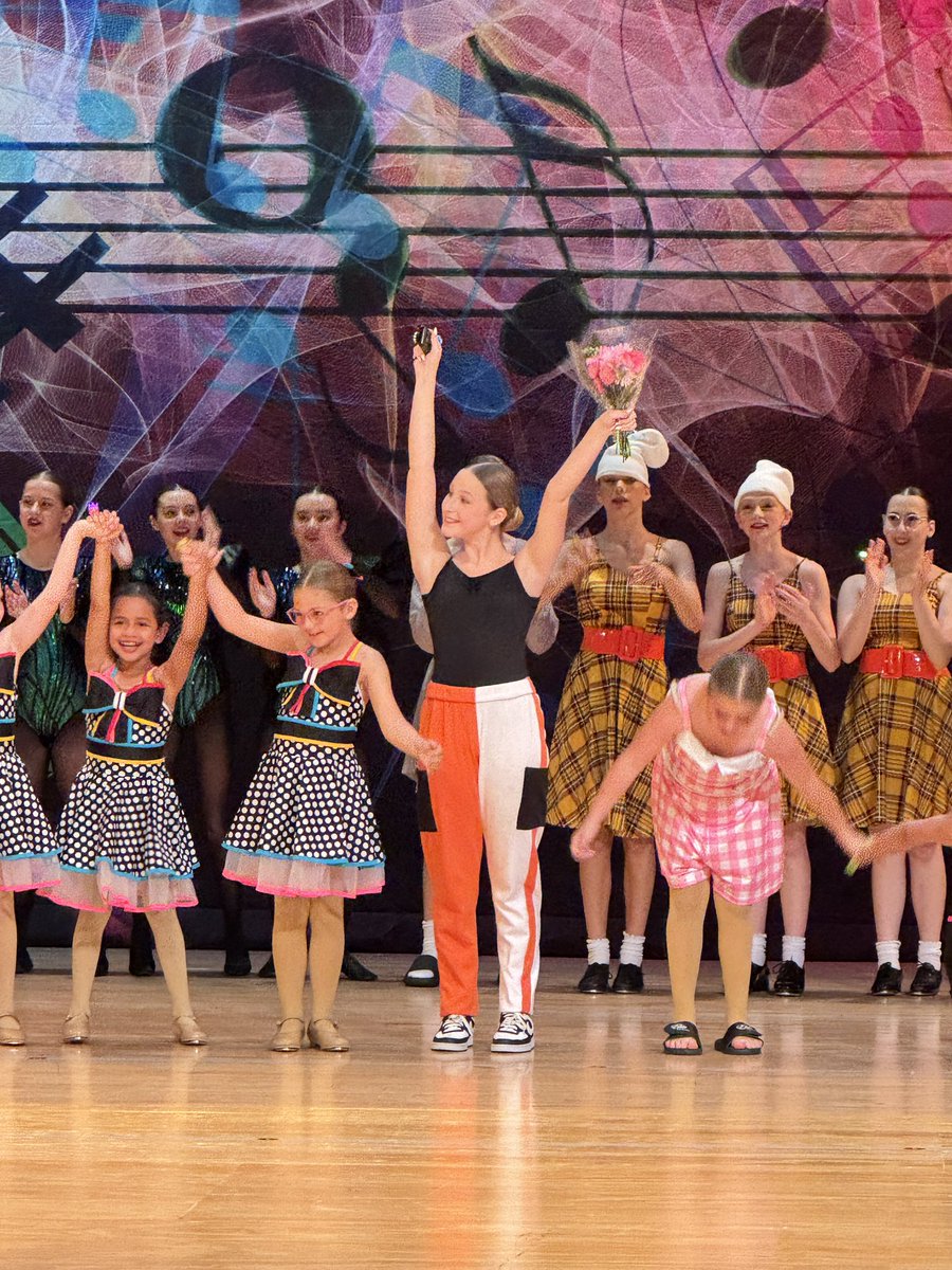 hubbardbradford's tweet photo. I love watching you, kid! Bryn is graceful & elegant. She shined across 11 dances in 2 nights of #EDCMundelein recital. Next stop, Nationals in Nashville. Recognized as 1/12 Outstanding Star Students, Class Assistant X2, 100% attend & 5 yrs at studio.#HubbardSisters #makeitmatter https://t.co/ezSdScqopp