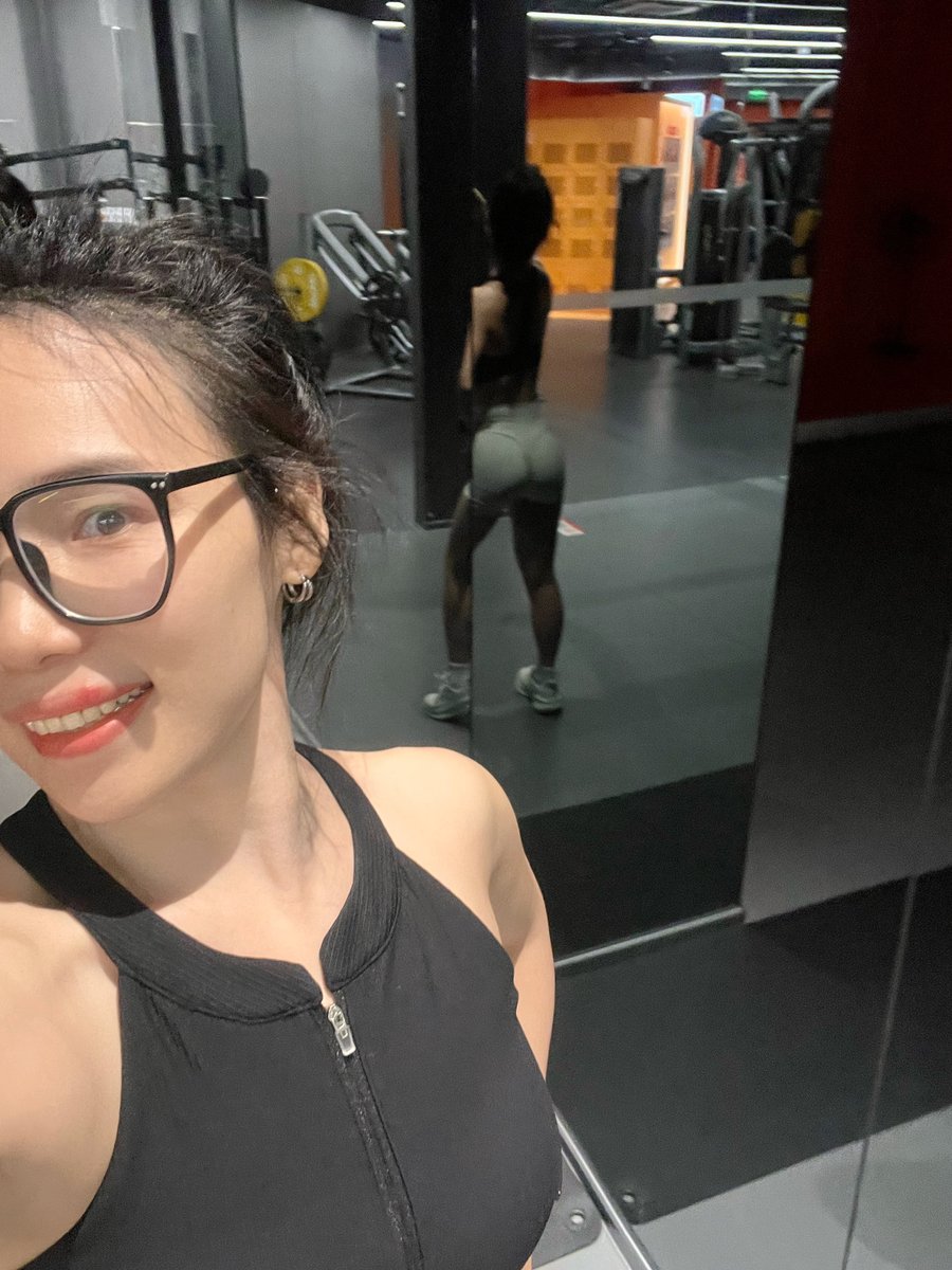 YanZhou71694's tweet photo. 周四工作日早起健身,时间有限,今天专注练臀✨
Early morning workout on Thursday workday. Short on time, focus on glutes today
#ThursdayWorkout 周四健身
#MorningFitness 晨间健身
#WorkdayRoutine 工作日日常
#GluteWorkout 臀部训练
#BootyTraining 臀肌塑形
#SingleAreaTraining 单部位训练 https://t.co/wOUKDnXDlT