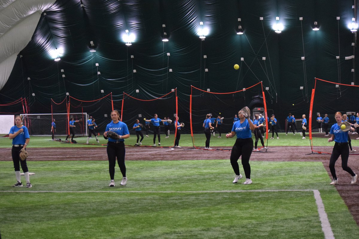 ScoutSoftball's tweet photo. Scenes from the Chicago National Showcase - indoor version. So much talent! Players from 11 states showing out, giving us a preview of the future stars of college softball. https://t.co/gNZlK9ssjw