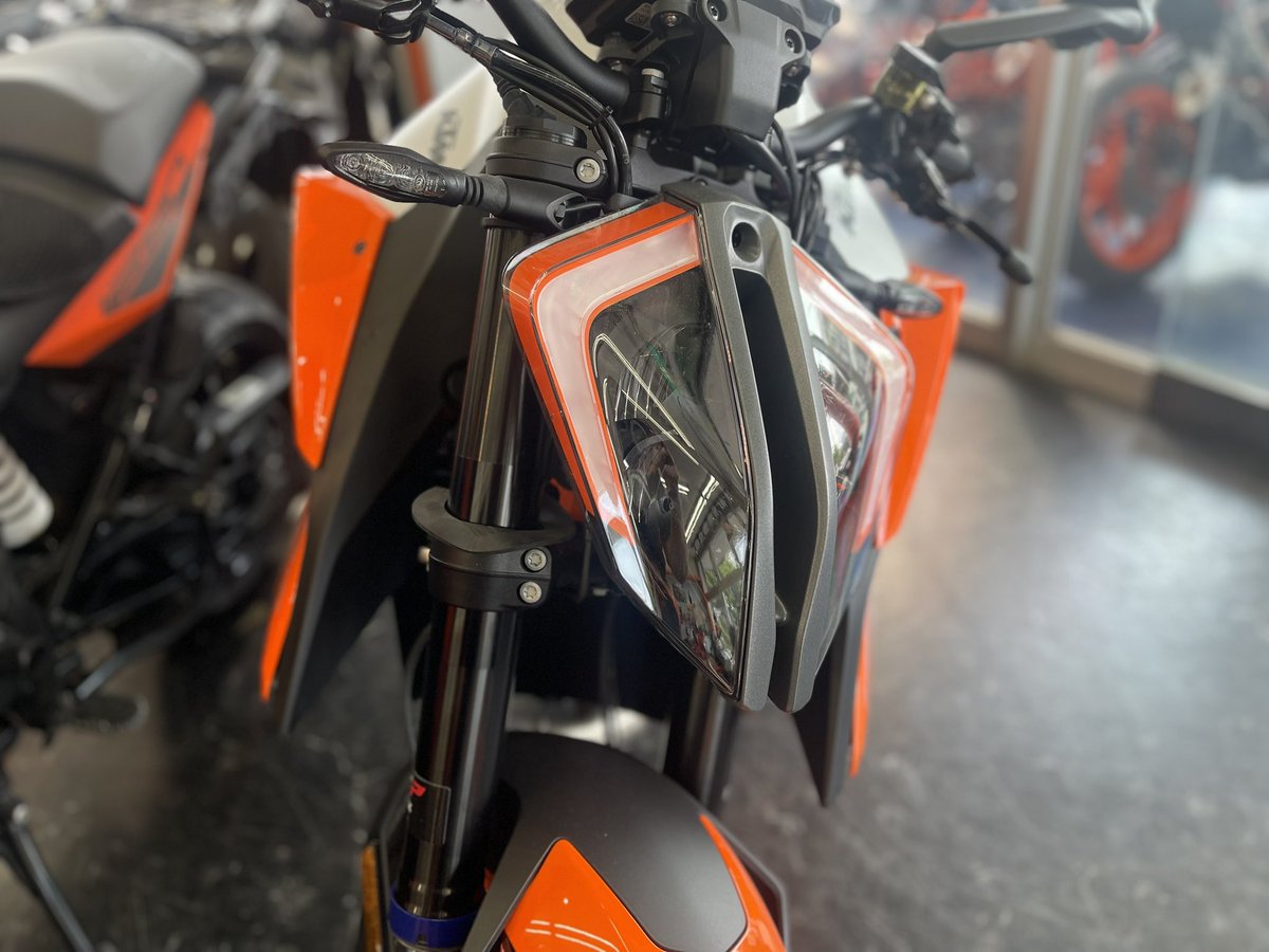 mfd_nagoya's tweet photo. こんにちは♪KTM名古屋です。
MFD決算セールが始まりました！

1290 SUPER DUKE  R EVO 2023モデル
中古車がラスト1台になりました。
メーカー保証もしっかり残ってて安心🙌
一度は乗ってみたいKTMブラックシップモデルであるスーパーデューク‼️
オーナーになってみませんか？ https://t.co/w2dA7HjBgq