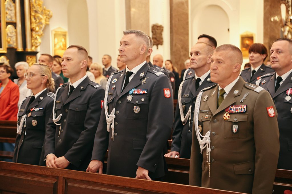 ordynariat's tweet photo. W katedrze polowej rozpoczęła się Msza św.  w intencji żołnierzy i pracowników wojska służących w Centrum Operacji Powietrznych Dowództwo Komponentu Powietrznego. Eucharystii przewodniczy @bpLechowicz https://t.co/lqt6QPVohC