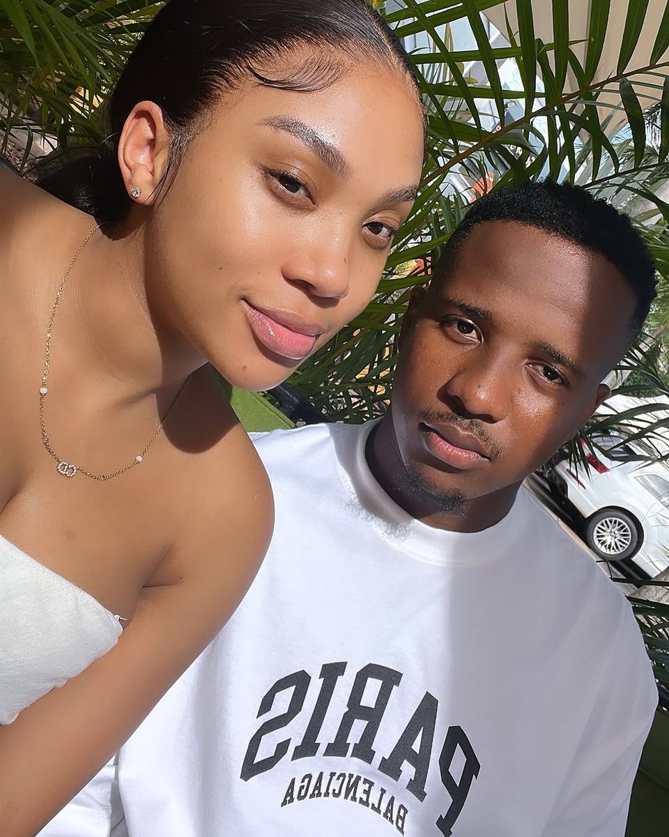 busiwe_bubu's tweet photo. The money starts running dry and suddenly she's filing for divorce? Fear women.😭😭 https://t.co/R1zP4pNEDs