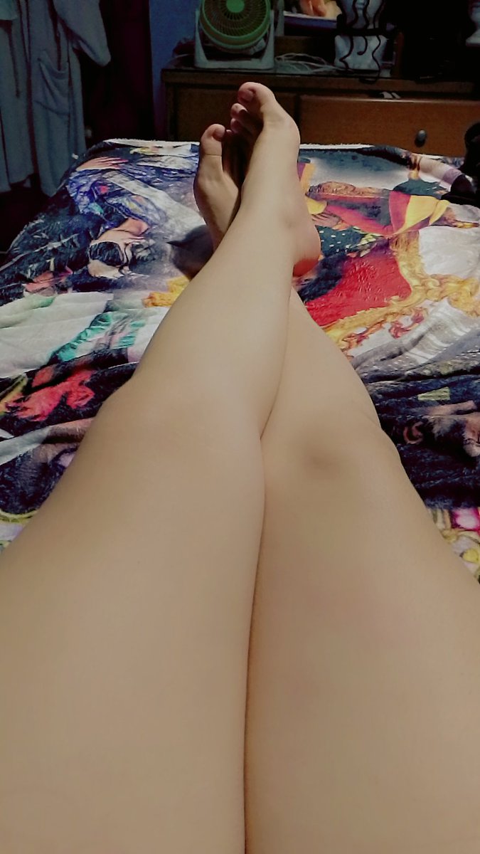 NashyFem's tweet photo. Cómo quisiera poder acostarme en mis propios muslos 🥹😓
#anime #cosplay #femboy #gotico https://t.co/a1U4hEncus