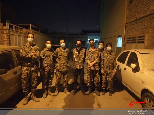 Ali567999's tweet photo. در روزهای سخت زلزله خوی، روحیه جهادی و ایثار به وضوح زنده شد؛ فرستادگان شهدا همان روزها هم کنار مردم بودند.#میراث_شهدا
#جانفدا_خوی https://t.co/C97HDF4REV