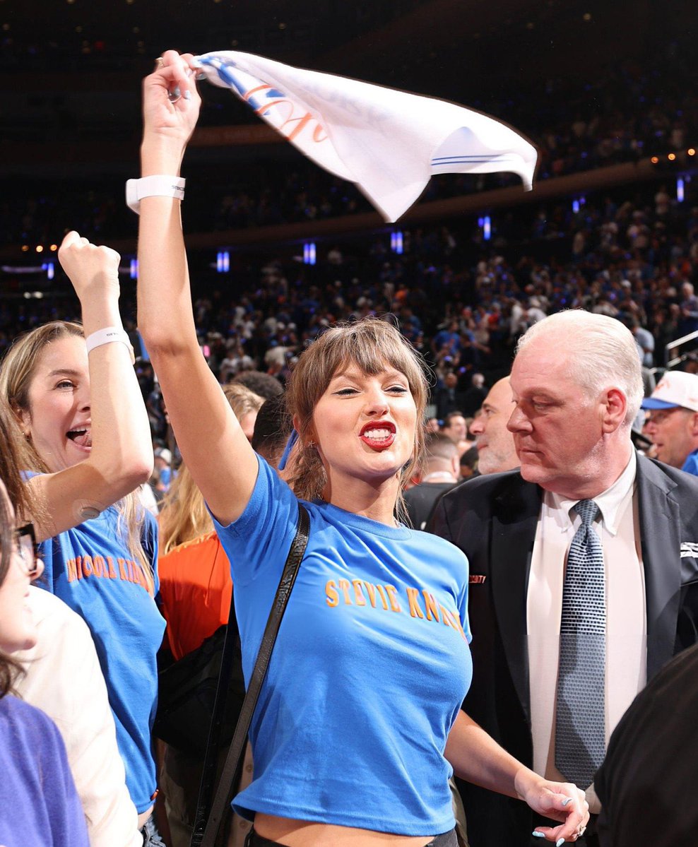 tayviswarrior's tweet photo. husband and wife cheering for their teams https://t.co/63UGbooe20