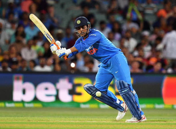 mahixcavi7's tweet photo. Most runs in ODI while batting below No. 3 : 🥵

                                  Innings         Runs 

1) Jaywardhane     338             9896
2) MS Dhoni           279             9682 
3) Inzamam             277             9190 
4) Yuvraj Singh      262            8285
6) De Silva              241             7960

Although Dhoni was captain for almost his entire career, his consistency is still unbelievable. He also won the World Cup as captain. The most important point is that most batters were fixed in their batting positions, while Dhoni kept coming at different spots every time.🙌