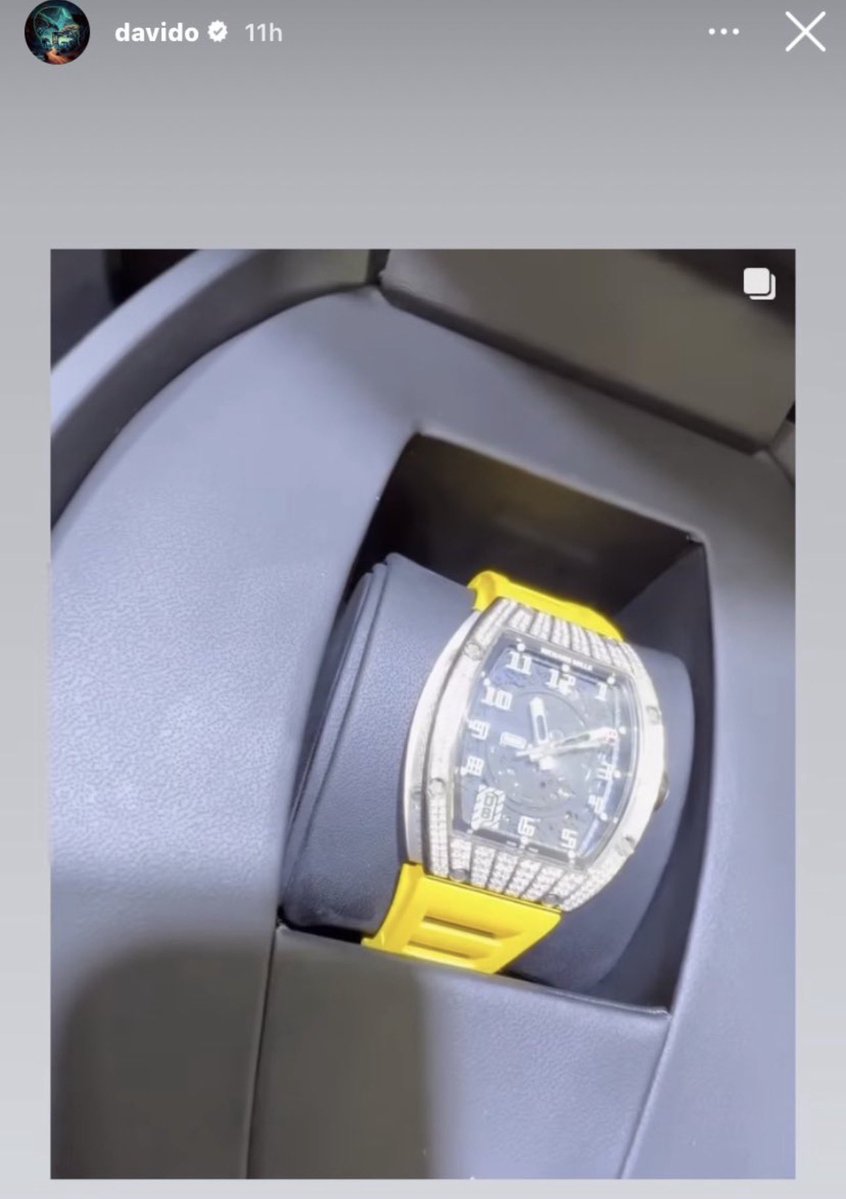 Chris_vvx's tweet photo. This is Davido and Chioma rocking the same Richard Mille. 

she get her own, una just get luck say she no dey like flex for social media. https://t.co/2Miup8hlMi