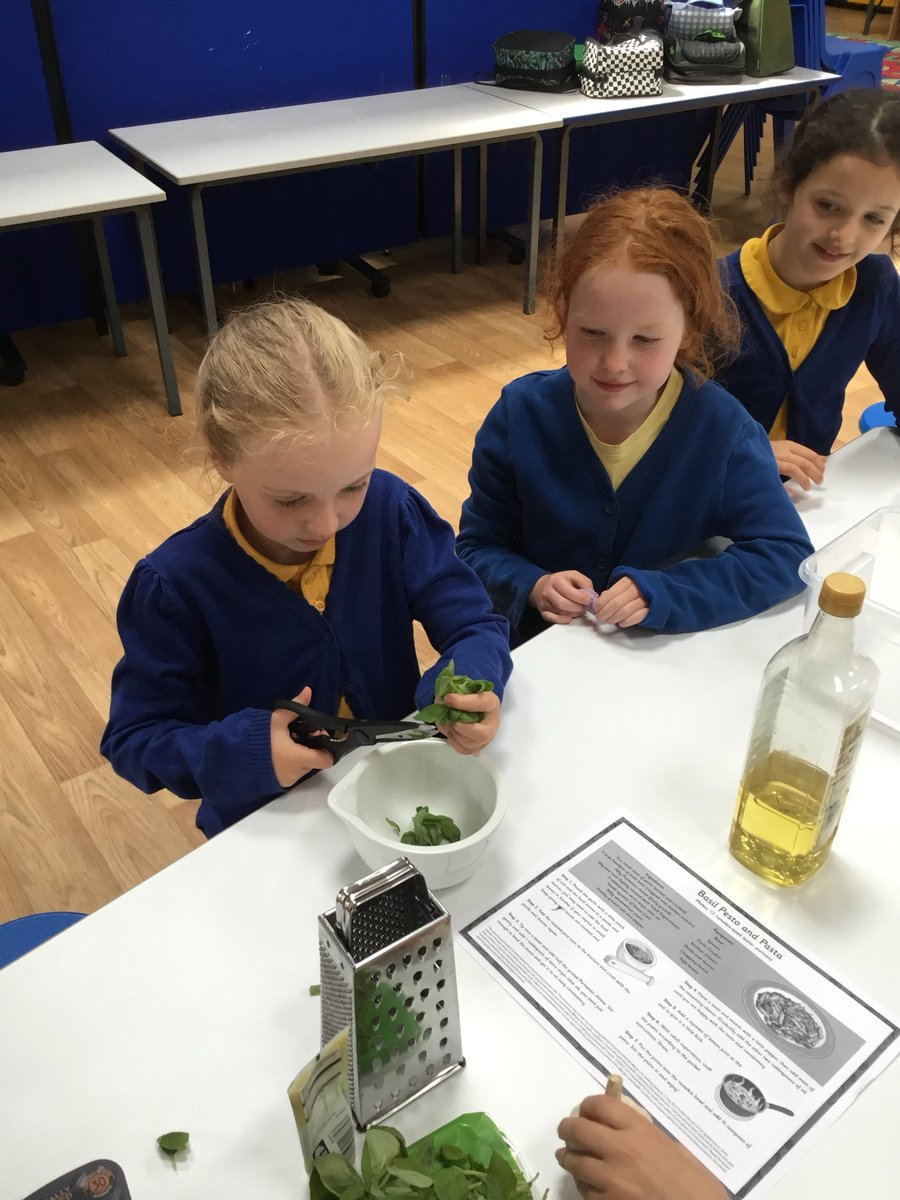 EdgeHade's tweet photo. Wonderful Wolves enjoyed making and tasting Pesto &amp; Pasta as part of a healthy diet this week during their Edible Garden learning in Design Technology after learning about different herbs. #HESDT #HESYr4 #HESYr3 https://t.co/GhxtUg9dM8