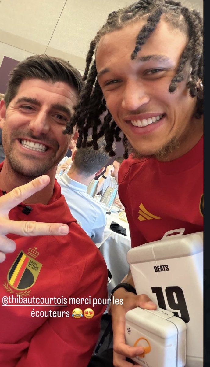 MaProLeague's tweet photo. 🎧 l Thibaut Courtois a offert des écouteurs à Diego Moreira (Snapchat - Diegzy) https://t.co/1d7Ur2atZO