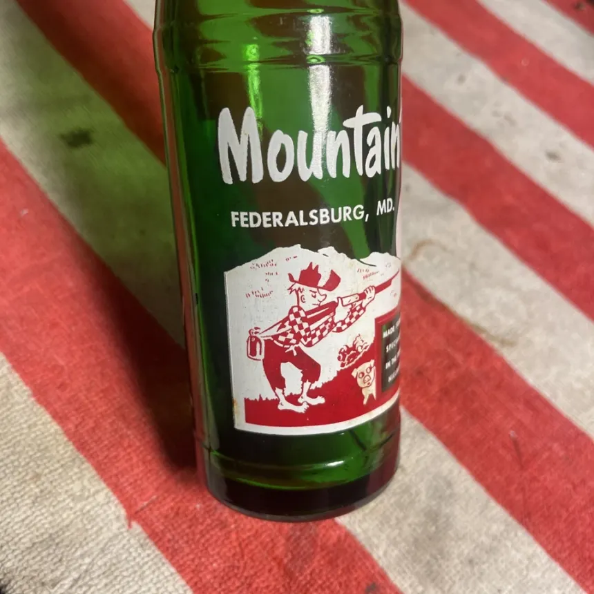 SwankRay's tweet photo. @GrowingUpRetro I'm Hillbilly bottle Mountain Dew old https://t.co/qYSyeO3Q1W