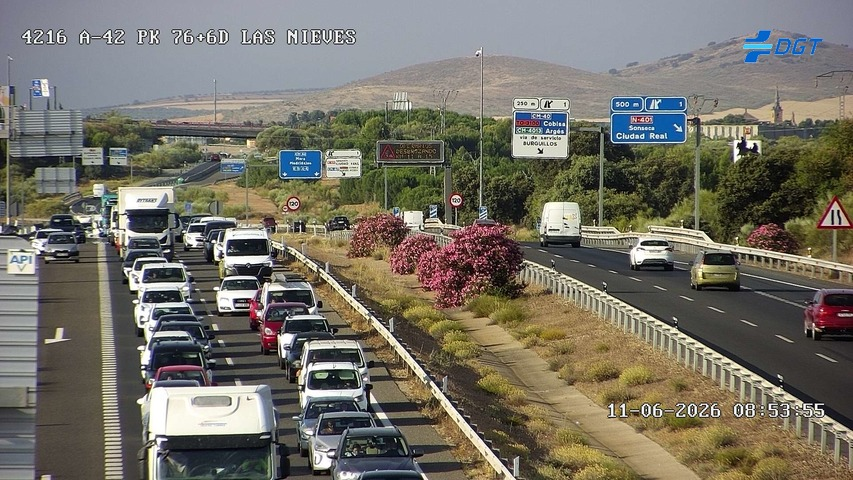 Serr0jas's tweet photo. Tranquilos todos, tan solo son obras en A-42 sentido #Toledo Cuesta de las Nieves en #HoraPunta
#Trafico #Movilidad #SeguridadVial #retenciones
📸 #DGT https://t.co/5ijtrGxIrF