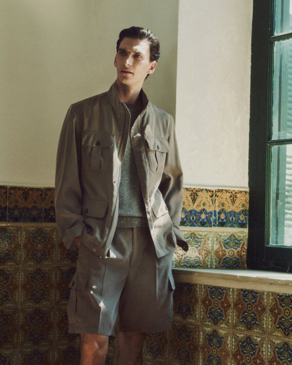MANGO_Man's tweet photo. As the temperature drops and dusk begins to glow, outerwear steps into a new sense of elegance. Choose your perfect fit at https://t.co/n17tLa9pEj
Jacket: 37031334 &amp; 37041330 
Trousers: 37081333 
Bermuda shorts: 37071333 
Sandals: 37071369 
#MangoMan https://t.co/9v3UVOp7Lg