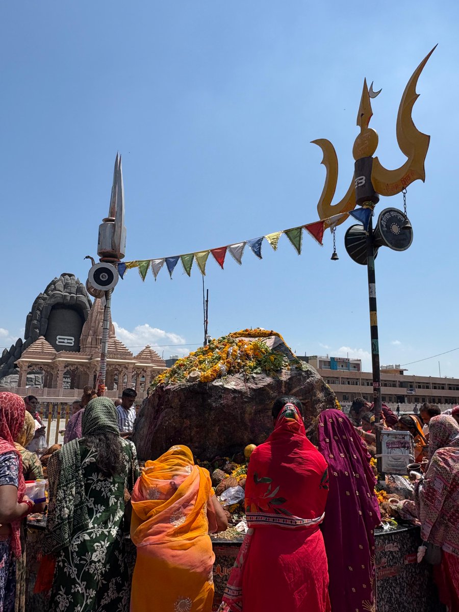 panditmishraji's tweet photo. || श्री शिवाय नमस्तुभ्यम् ||
आज दिनांक 11-06-2026 गुरुवार को कुबेरेश्वर धाम सीहोर के भव्य दर्शन
कुबेरेश्वर भंडारी आप सभी की मनोकामना पूरी करे https://t.co/pQ2pDibctC