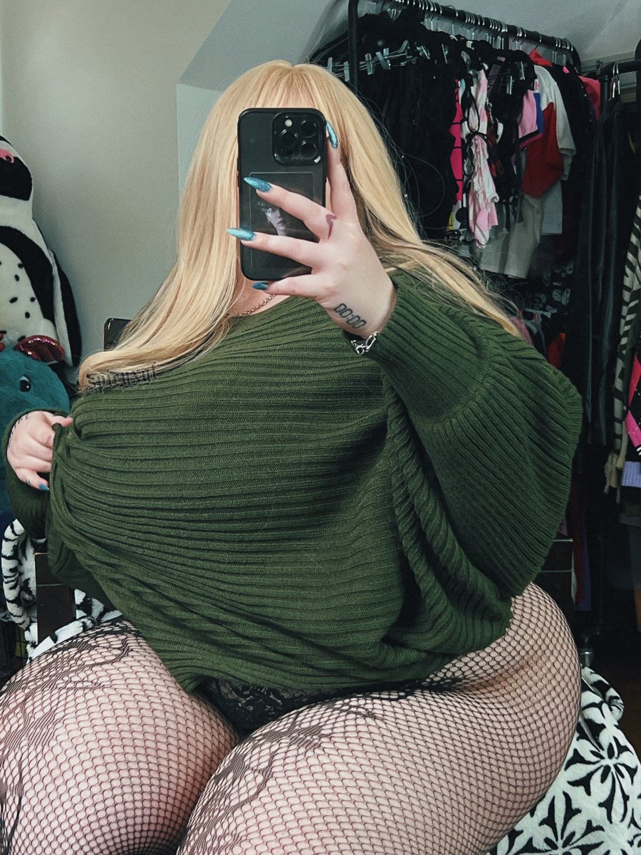 spicyxgf's tweet photo. right or left? https://t.co/4j5poJd6yg