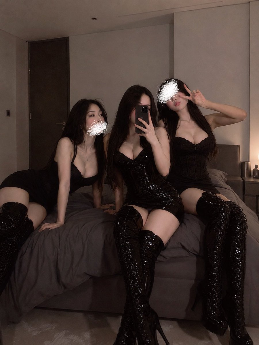 goddessdevina1's tweet photo. Hmm were bored now. Looking for someone who can be our entertainment. We want to make fun for some loser now ๐ Yes! While were wearing this outfit
#GirlfriendsDomme #Femdom #Groupplay https://t.co/0K6b0RPRgD