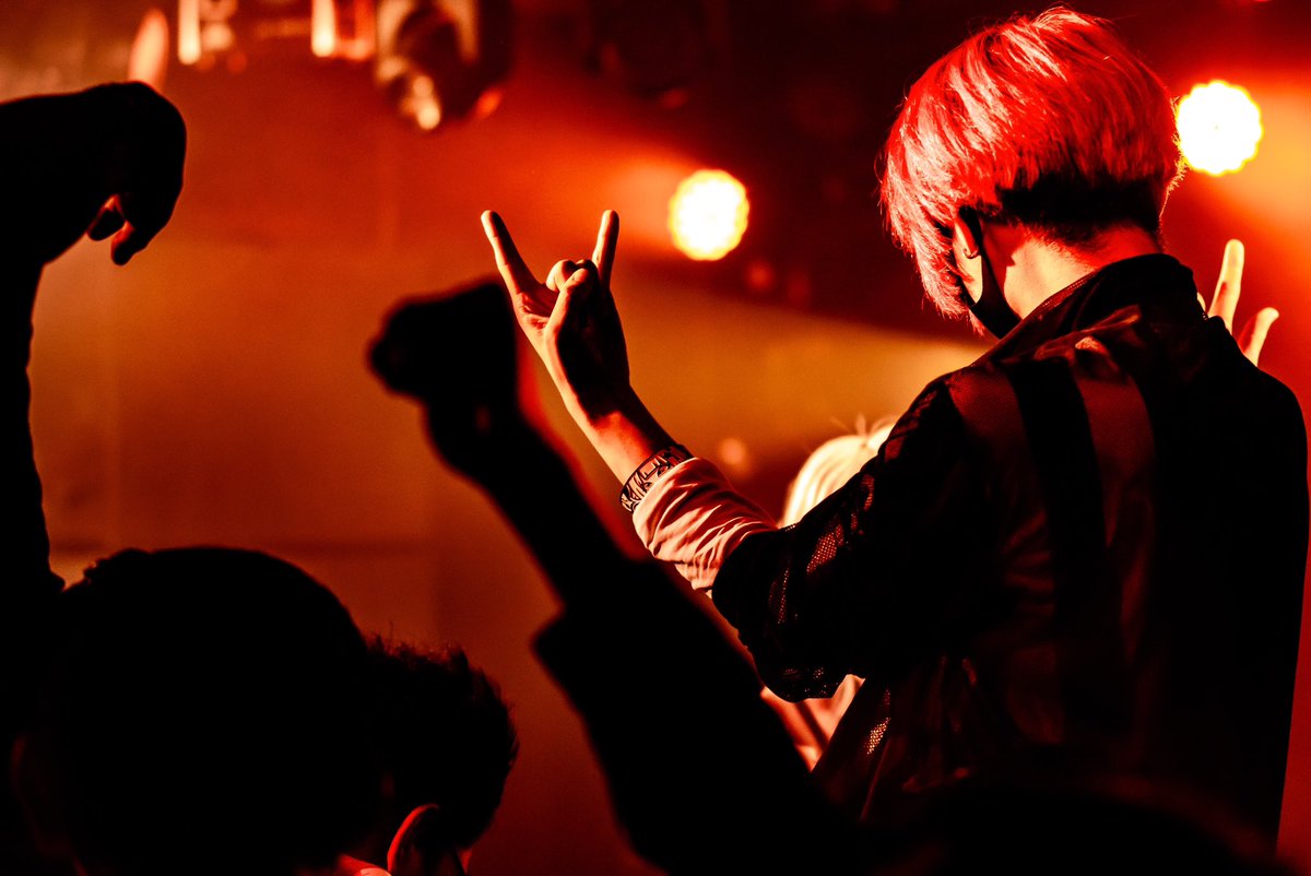 cheese_418's tweet photo. 2026.05.30✶club SCIENCE
この日この箱の中､熱気が凄くてカメラ持つ手がすべりまくった。ステージからの想いとフロアの想いがぶつかる空間は熱くて熱くて熱くってライブが終わったあと無事に心身整いました。来てよかった､そう思わせてくれる時間をありがとう。 https://t.co/LdbEGTHaFY