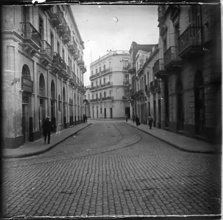 alcidesmlo's tweet photo. Un turista, probablemente inglés, sacó en 1916 estas fotos de Montevideo que nunca había visto. No se las pierdan.
https://t.co/xC8nPx0HjS https://t.co/PwlKRUWpV8