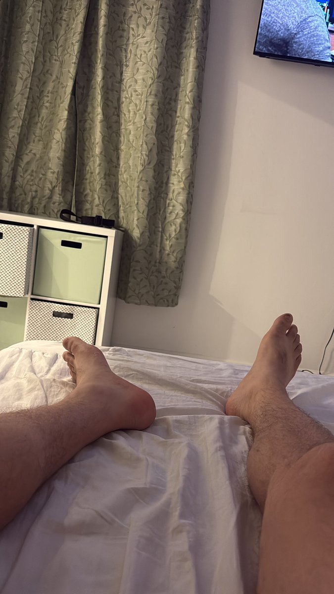 rayrayari89's tweet photo. I need to get on feet finder or something  🤣🤣 #feetfetısh #feetworshi̇p #feet #feetphotos #feetpicsforsales #feetِ https://t.co/0YgBFDfntP
