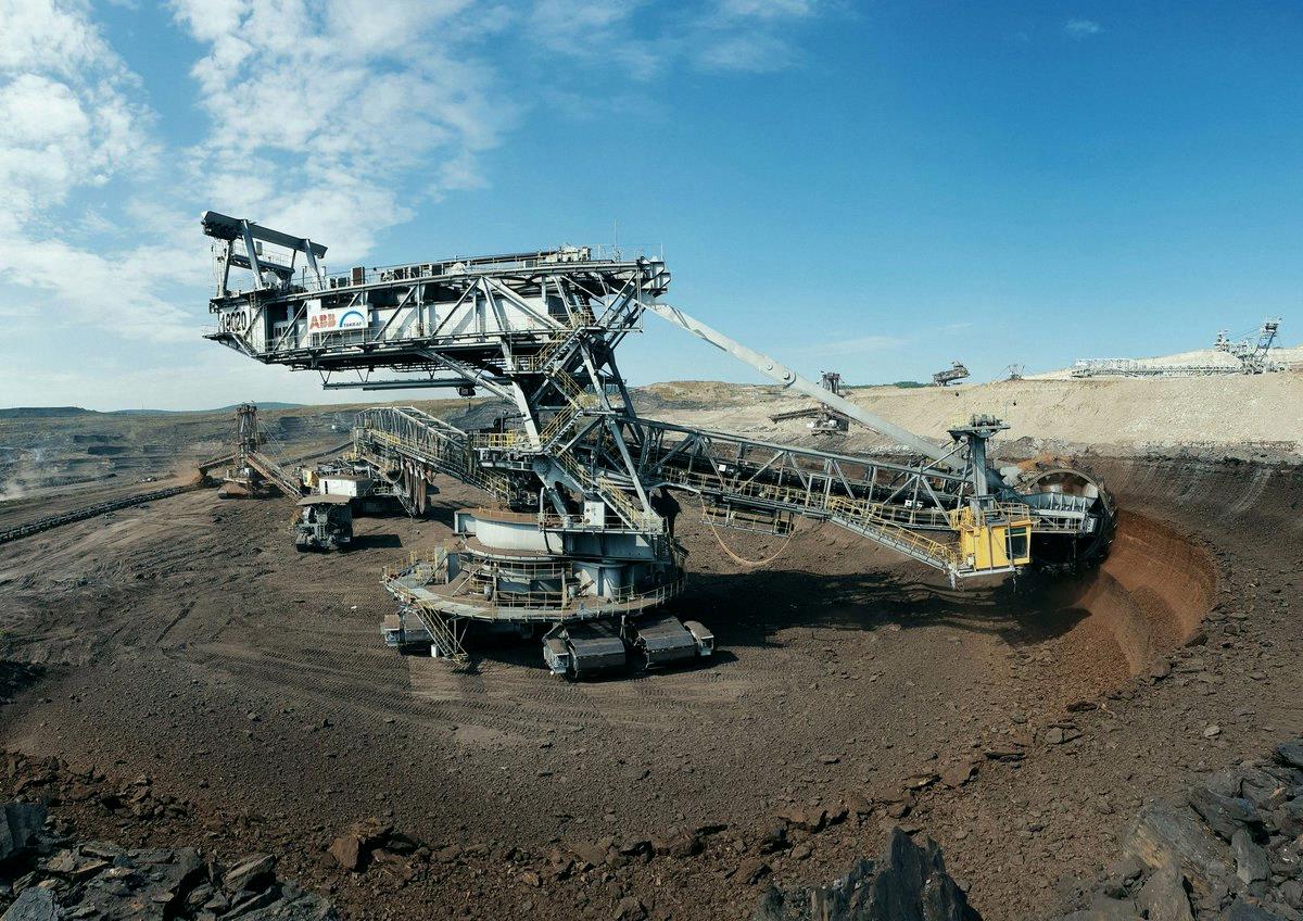 bykylan's tweet photo. Australia's big gold miner is getting pushed hard by activists.

Elliott Investment Management just hit back at Northern Star Resources. They built a $1 billion stake and say the board doesn't get how much needs to change after years of production misses and bad results.

Ch https://t.co/9vOSL4C512