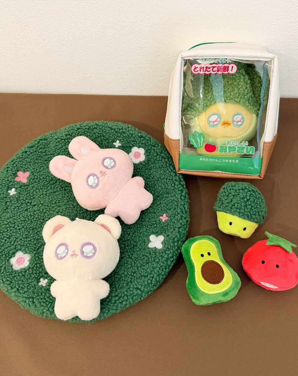 thankyoumart's tweet photo. 7種類から選べる「ぬいぐるみ用着ぐるみ」や、
合わせて使いたい「ぬいポーチ」まで❕

もちろん全部390円(税込429円)でゲットできるよ🏷️
お気に入りのアイテムを見つけてみてね🎶

※商品ページは予約開始時に公開となります。 https://t.co/fEmCtELe2r