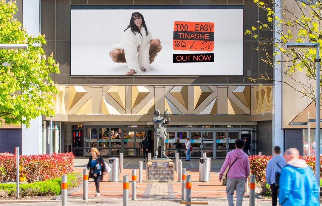 tinashedata's tweet photo. Atlantic Records UK is rolling out new “Too Easy” promotional billboards across the United Kingdom. 🇬🇧 https://t.co/0UbvqKO8v2