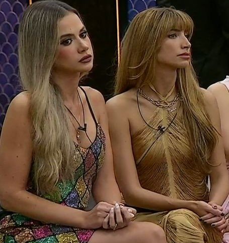 solzialove's tweet photo. nos dan juego, show, alegría y el shippeo más genuino en la historia de gh qué la gente sí apoya.
por eso maňana tienen que bajar ellas en positiva y que exploten de odio.
SOL AL 9009
CINZIA AL 9009 
#GranHermano https://t.co/WQTbQ32qEZ
