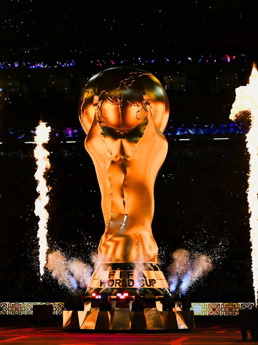 AIRNewsHindi's tweet photo. विश्‍व की सबसे बडी फुटबॉल प्रतियोगिता फीफा विश्व कप 2026 🏆 का आज से आगाज हो रहा है।

⚽️ यह टूर्नामेंट 19 जुलाई तक अमरीका, कनाडा और मैक्सिको में आयोजित किया जाएगा।

⚽️#फीफा_विश्व_कप का यह अब तक का सबसे बड़ा संस्करण है। 

⚽️इसमें पहली बार 48 टीमें भाग ले रही हैं। इससे पहले के संस्करणों में 32 टीमें शामिल होती थीं।

#FIFAWorldCup | #FIFAWorldCup2026 | #FIFA2026