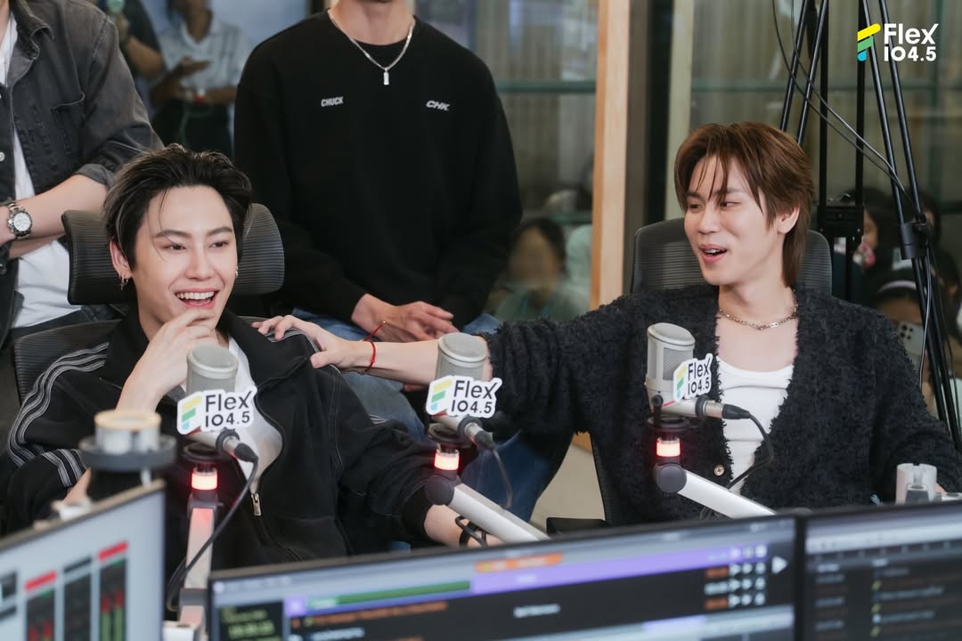 PremSpace_THFC's tweet photo. [2]

#Flex1045xFFFPartyConcert2026
#FFFPartyConcert2026
#prem_space #BounPrem

ย้อนดูภาพความน่ารักและเคมีสุดละมุนในรายการ Flex Talk เมื่อ วันศุกร์ ที่ 5 มิถุนายนที่ผ่านมา เอิร์ท-มิกซ์, เฟิร์ส-ข้าวตัง, บุ๋น-เปรม บุกมาเปิดโหมดคนกันเอง แอบมาสปอยล์เบื้องหลังความสนุกของปาร์ตี้ครั้งใหญ่ “FEEL FAN FUN PARTY CONCERT” บอกเลยว่าแต่ละคู่พกโมเมนต์ชวนใจสั่นและจังหวะโบ๊ะบ๊ะมาแจกชาว Close Friends แบบจัดเต็ม ใครพลาดรีบตามไปเก็บตกความฟินด่วน แล้วเตรียมตัวไปเปิดพื้นที่แห่งความมันส์ด้วยกันนะคะ 🎤🎸🎧🎨
🗓️ 25 กรกฎาคม 2026
📍 ยูเนี่ยน ฮอลล์, ยูเนี่ยน มอลล์ (และรับชมสดทั่วโลกทาง TTM LIVE)

📌ดูรายการ Flex Talk ย้อนหลังได้ทาง YouTube : FlexConnect
https://t.co/O8eOA8qzc9

📍https://t.co/k23WfiBxM2