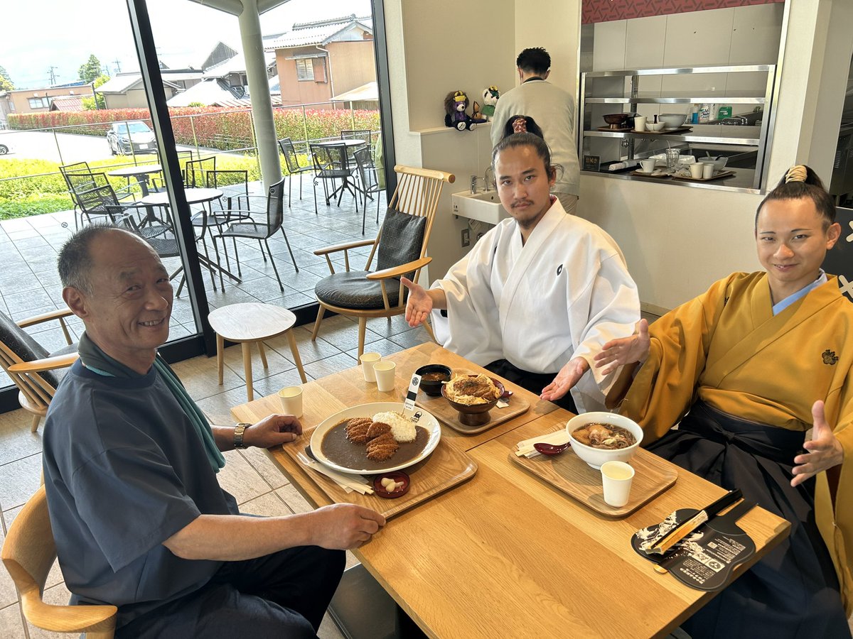 nagoyabushotai's tweet photo. 我らは関ヶ原に着陣！

昼食では関ヶ原古戦場記念館にてとり申した
儂は現世のげんかつぎかつ丼を食った！

まさか秀吉様と関ヶ原の地に来るとは。

加藤清正

#美濃大返し
#関ヶ原古戦場記念館 
#名古屋おもてなし武将隊 https://t.co/g71lRaQlNm