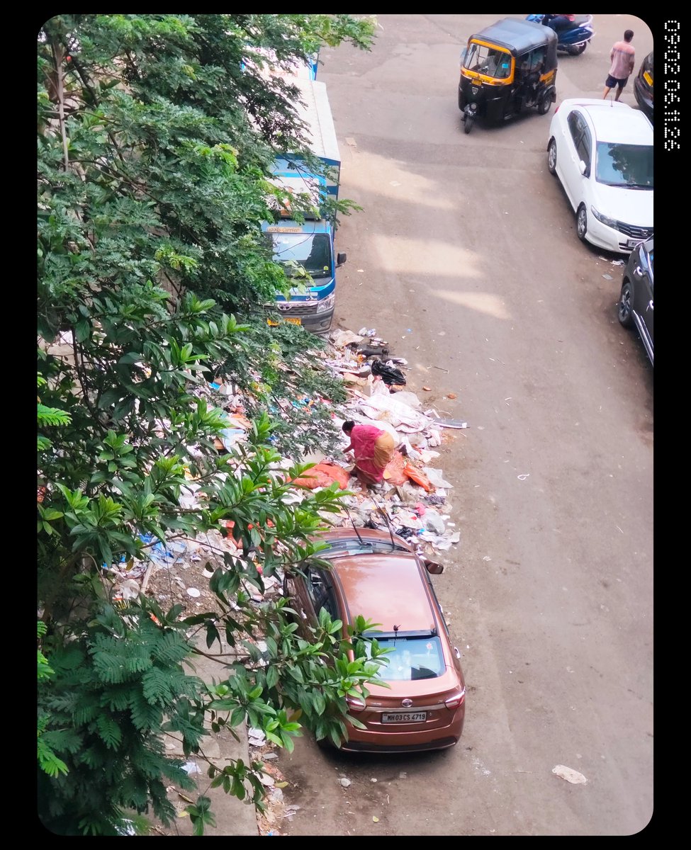 Ketan01C's tweet photo. @mybmc @mybmcWardN could u please get the garbage picked up Everyday, please, I m saying it again, Everyday, please! https://t.co/m1XYRvFYto