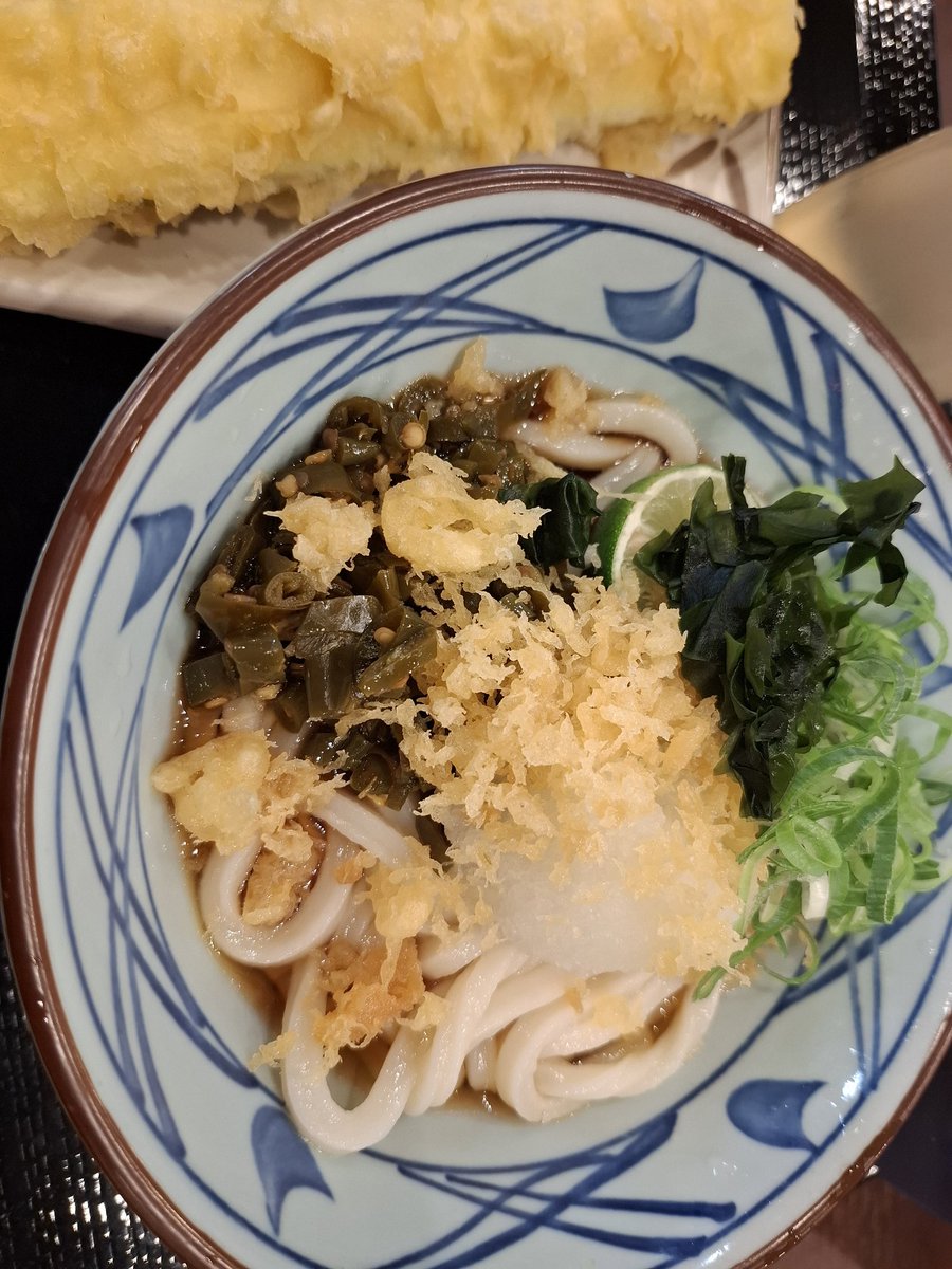 yfukky's tweet photo. 丸亀の青唐おろし食べてきた。辛いけど他にない味で美味しい。明日大変なことになりそうだから青唐辛子は半分ぐらい残したけど、生じゃないし食べてもいけるのかな https://t.co/auds00fbuc