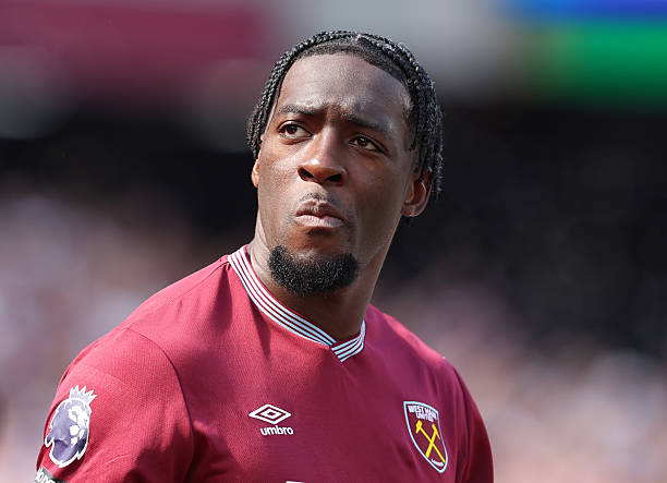 Mercado_Ingles's tweet photo. 𝗔𝗛𝗢𝗥𝗔. El defensa Frances, Axel Disasi (28) vovlerá al Chelsea, luego de que West Ham NO ejercerá la opción de compra por no lograr permanecer en la Premier League esta temporada. El central no esta en los planes de Xabi Alonso. [Sky] ❌🇫🇷 https://t.co/mcImL91bt4