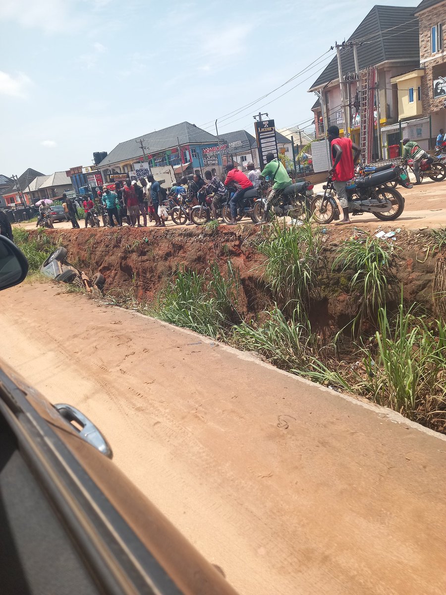 Mac4nic's tweet photo. @Hope_Uzodimma1 @Hope_Uzodimma1 fix Umuguma Road 
@Hope_Uzodimma1 fix Umuguma Road 
@Hope_Uzodimma1 fix umuguma Road
@Hope_Uzodimma1 fix Umuguma Road 
@Hope_Uzodimma1 fix umuguma Road 
@Hope_Uzodimma1 fix Umuguma Road.
This Road is destroying lives @Hope_Uzodimma1 https://t.co/1VXu7tjvSM