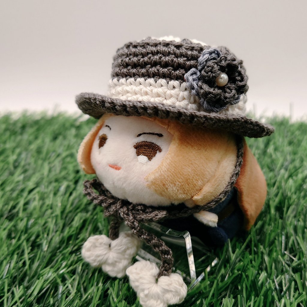 wraith10_00's tweet photo. 【新作】
『花咲くカンカン帽 /グレー』
お披露目第六段。オトナなグレーです🩶 ̖́-
ちょっとライティングで茶色ぽく見えますが三枚目のくらい灰色です！

 #とうらぶ手芸部 https://t.co/f4mub7WYS9