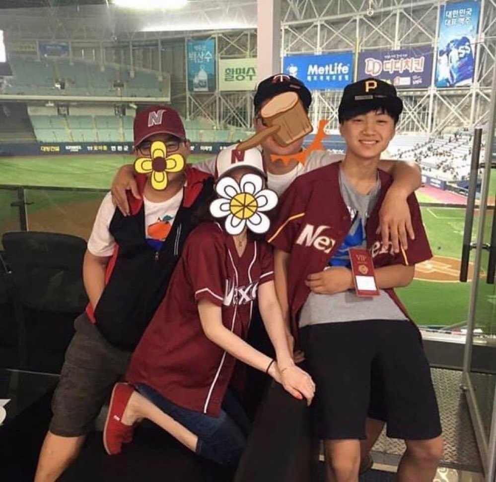 myrockcatroll's tweet photo. 넥린이엿던 남자가 썰을 좀 풀어주면 좋겟네 https://t.co/gK8vFv3SGN