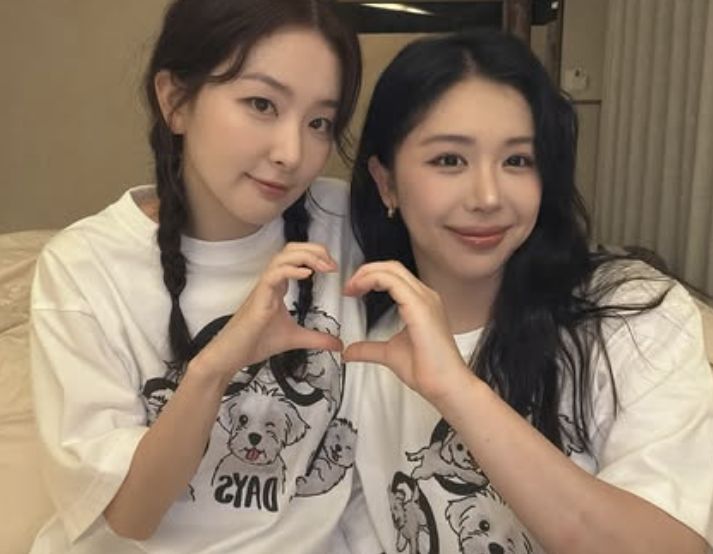 pannatic's tweet photo. Seulgi's cousin, Youtuber Sukyzin, passes away in sudden accident

On the 11th, a message was posted on Sukyzin's Youtube channel:

"Our lovely Sujin became a star in the sky on June 7 due to a sudden accident. Her family and friends accompanied her on her final journey"

🔗https://t.co/Rb4bg7lqhi