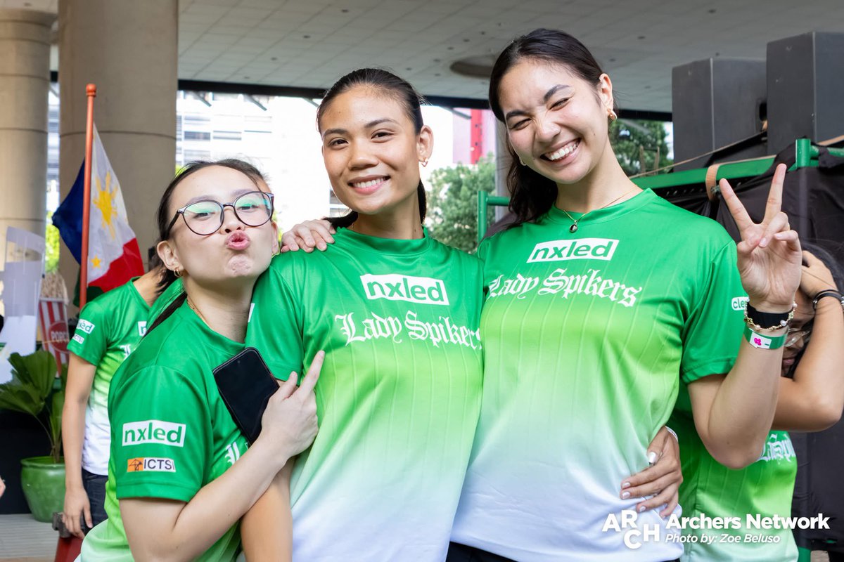 dlsugirls's tweet photo. my prettiest girls!! 💚 https://t.co/VSOT7peJ02