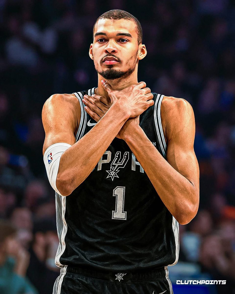 ClutchPoints's tweet photo. 🚨 THE San Antonio Spurs JUST CHOKED AWAY A 29-POINT LEAD IN THE NBA FINALS 🚨

The New York Knicks are ONE WIN away from finishing the job. 

The power of friendship would never work. 

You can't win championships when the best player on your team is small. 

But the Knicks rolled with the same deck anyway. 

They've gotten contributions from just about anyone in these finals aside from Brunson and Towns. 

Game 1 was Landry Shamet. 

Game 2 was Mikal Bridges.

Today was OG Anunoby and Jose Alvarado. 

A 29-PT comeback is rare.

But so are these Knicks. 

NBA scriptwriters couldn't have written a better plot twist to have the Knicks just one game away from ending a 53-year title drought 🔥