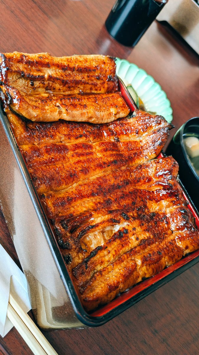 eeeeNdes's tweet photo. うなぎ新川 本店　成田

新川重〈松〉

今日のお昼は会社の懇親会でコチラ✨
肉厚すぎて滅！
食感もぷりっぷりしていて柔らかく
めちゃくちゃ美味しかった😋
ご飯もふっくらしていてサイコー👍✨
ご馳走様でした😋 https://t.co/gbAAwd3aeN