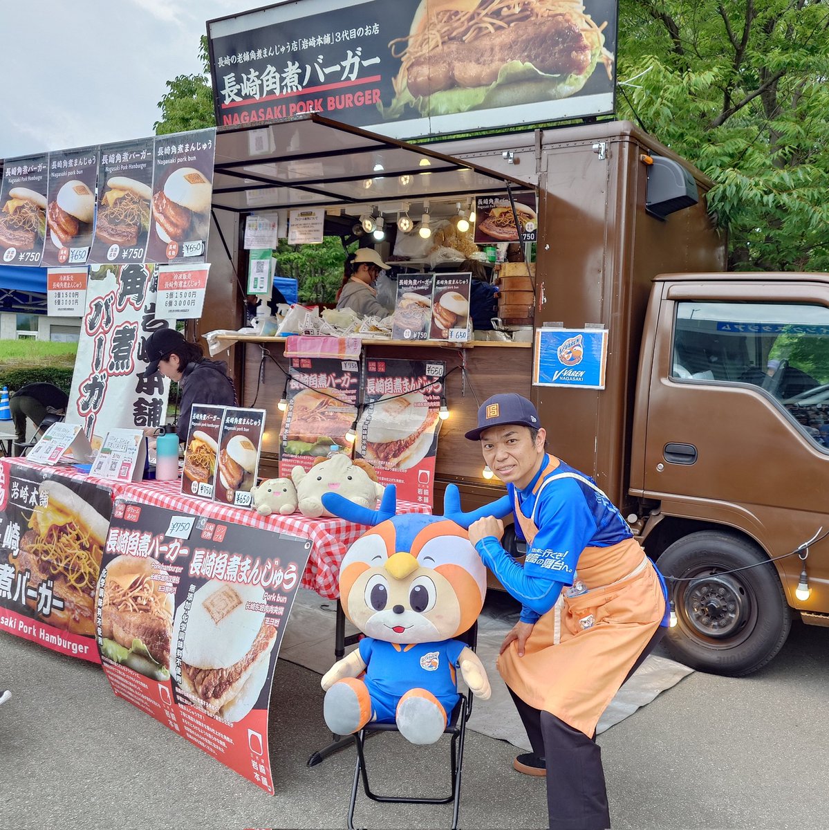 thethirdboss's tweet photo. 6/13予告先発
Ｊリーグオールスター
DAZNカップ
1.長崎角煮まんじゅう
2.長崎角煮バーガー
3.かき氷
4.ドリンク

久しぶりのＭＵＦＧスタジアム（国立競技場）での出店です
出店場所は【東京体育館側】です
業界最速提供の座を守るべく全力で営業させていただきます
よろしくお願いしま〜す☝️ https://t.co/1qGxKpj0By