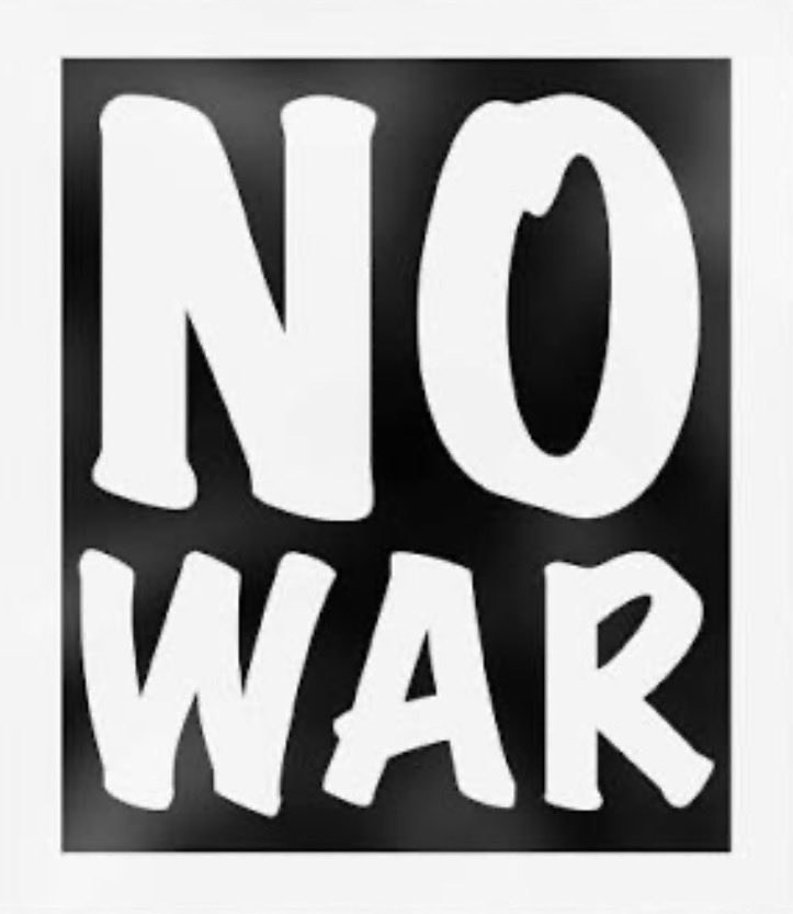 wuc_63's tweet photo. 豊橋駅を散策していると
プラカードを持った男性が…
近くで見てみると
「NO WAR」「ストップ ガザ」
と書いてあります。
言わんとすることは分かりますが
僕ら日本人はしていないので
反応のしようがないですね。
実際、誰も見向きもしていません。

その奥には
「高市やめろ」

これが本音なんだろう https://t.co/2mgL54CiwM