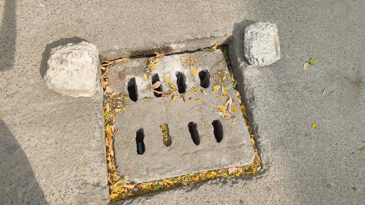 rakesh_sarap's tweet photo. @GHMCOnline @GhmcMayoroffice  @EE_CnDWM_GHMC  @achghmc  @MalakpetDC  @EE_Malakpet  @Corporatorshafi  Drainage lid under bad condition for 3 months - fix this soon. @CommissionrGHMC  Behind old RTO Office 2nd hand - opposite Gayatri dental clinic. https://t.co/85QFdWAWfV