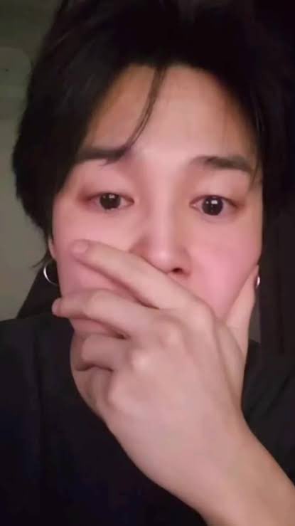chimmysden's tweet photo. LORD IT'S REALLY HAPPENING. SEE ME SOON, @BTS_twt 😛💜 https://t.co/x6pPpArFh2