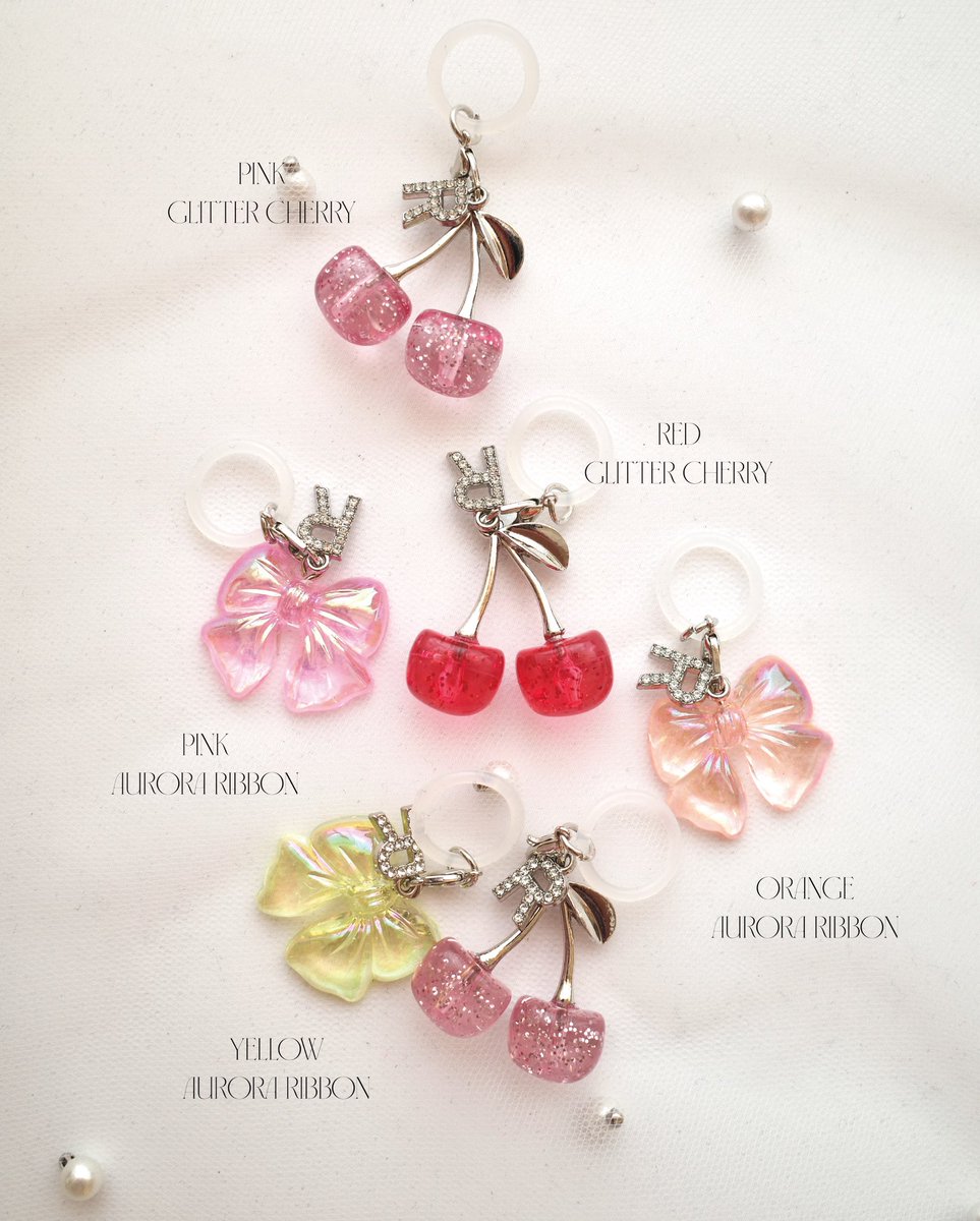 pomme_rouge_'s tweet photo. 店舗先行でも大人気のノベルティ
cherry &amp; ribbon charm🍒🎀

本日からオンラインでもスタート⋆𐙚 ₊˚

アパレルアイテム1点ご購入毎に
ランダムで1つプレゼントします🪄 https://t.co/ZeIqbCZ1kF