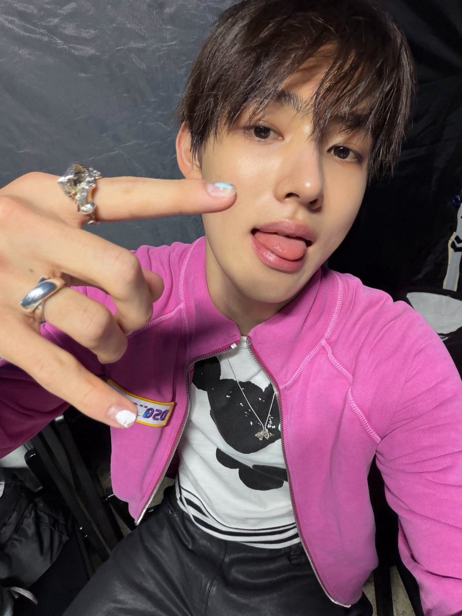 coertisify's tweet photo. untuk adek tersayang, eom seonghyeon

bangga besar karena di era ini adek semakin banyak dikenal dan disukai oleh banyak orang bahkan fancam adek mendapatkan banyak viewers dalam waktu yang singkat, brand reputation adek pun meningkat drastis, lalu setiap adek di atas panggung dan melakukan iconic part jeritan excited dari penonton pun ikut terdengar maka sangat pantas “seonghyeon boom” tercipta di dunia ini 💗______💗

terima kasih banyak adek atas seluruh kerja keras dan dedikasinya di era ini, selamat berlibur bersama keluarga adek 🥺🫳🏻🫳🏻
