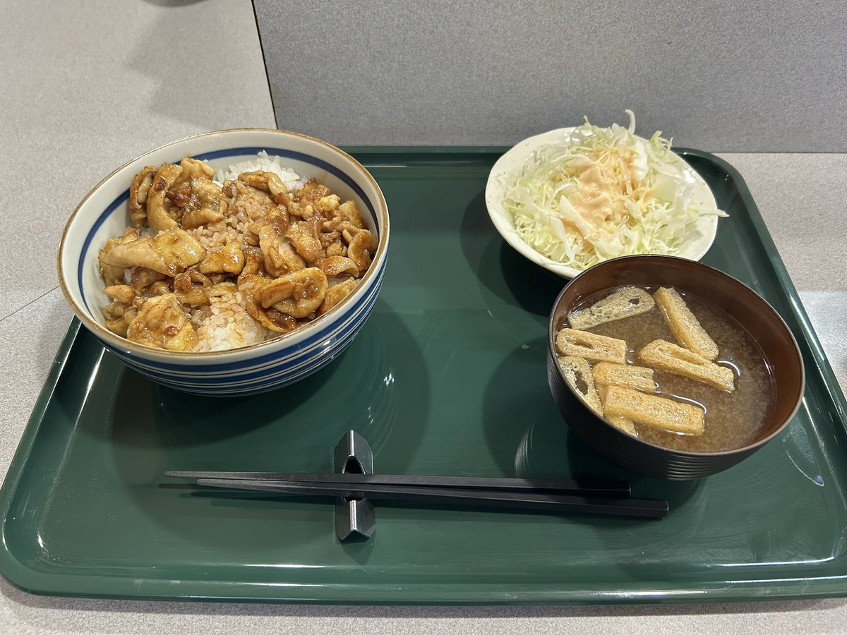 coope_open's tweet photo. 矢巾 #はた屋 とり皮丼600円

ハイカロリーの代名詞…
禁断のとり皮丼始まりました〜 🎶
めっちゃ一味が合う 𐤔ꉂ🤣𐤔 https://t.co/5easKXnIQ1